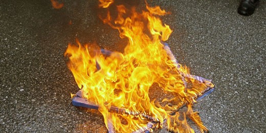 antisemitism-350x500-520x260