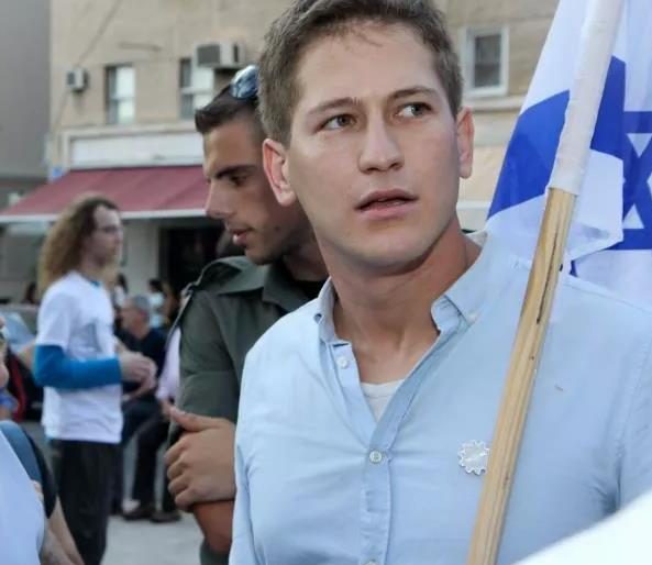 tall-harris-pic-e1524480364935